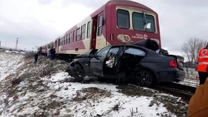 Cine era tânăra moartă în accidentul de tren din Iași, când BMW-ul a fost izbit în plin