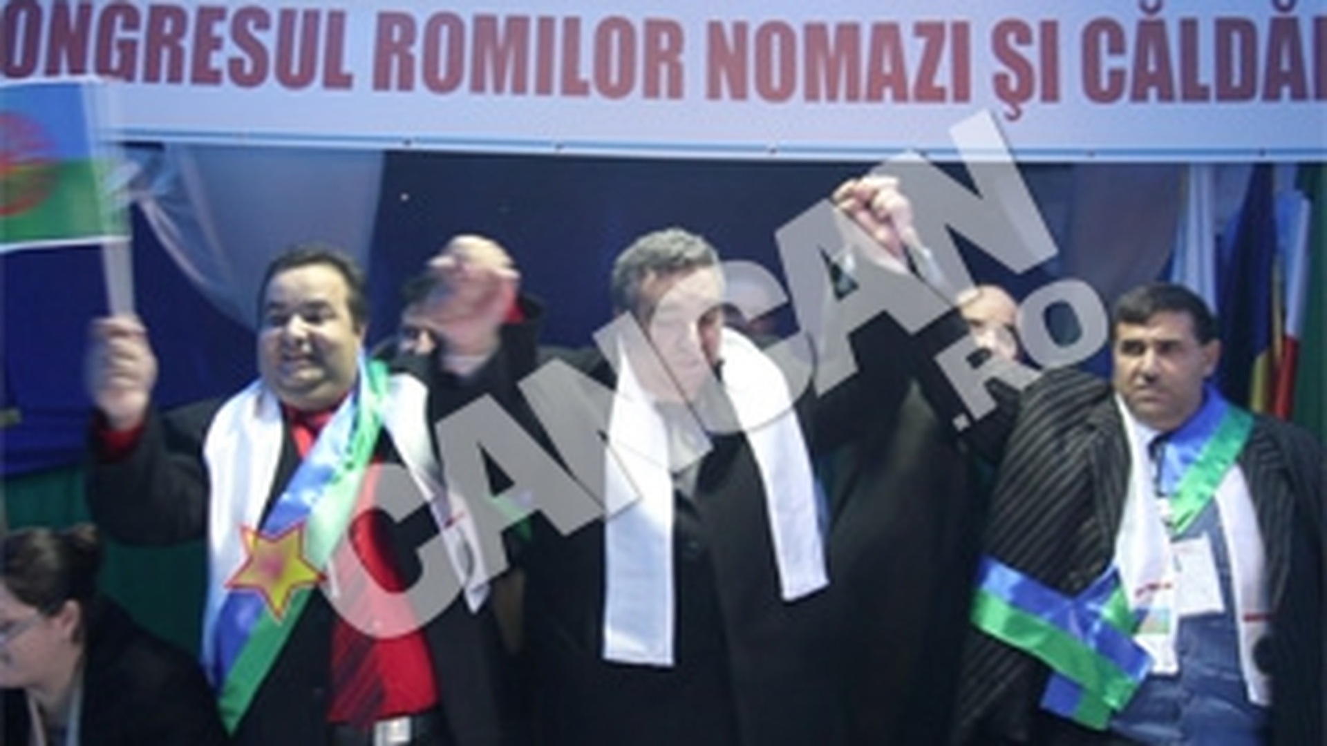 Congres la cort! Uite cum canta regele Cioaba si fiul sau un imn penticostal