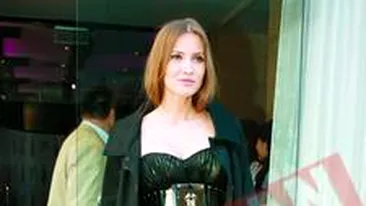 Iulia Albu si-a ademenit fetita sa se nasca