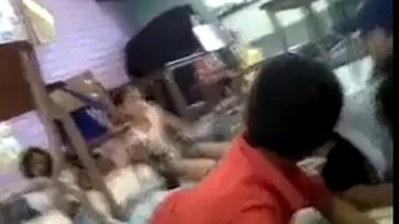 VIDEO Premiata pentru calmul cu care a stapanit copiii in timpul unui atac armat