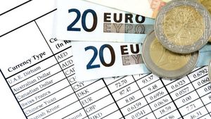 Curs valutar BNR, vineri, 11 septembrie 2020. Cât costă azi euro, dolar și lira