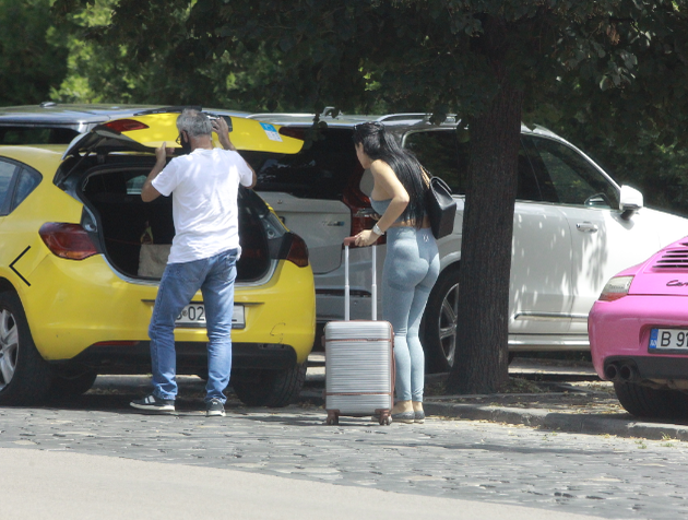 Sofia ia Uberul pentru a ajunge la aeroport, de unde va decola spre Viena