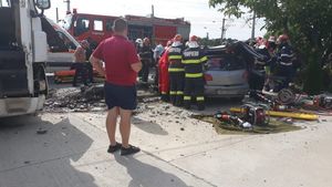 Accident sinistru în Hunedoara. Un tată a murit sub privirile fiului său de trei ani. Un stâlp s-a prăbușit peste mașina în care erau cei doi