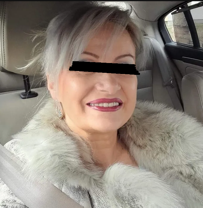 Ea este Renata, mama vitregă a Andreei Marin. A crescut-o ca pe copilul ei