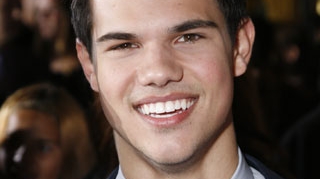 VIDEO Taylor Lautner din New Moon, cel mai bine tanar platit de la Hollywood
