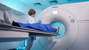 Progres major în diagnosticul avansat al cancerului de prostată: SANADOR introduce examenul PET-CT PSMA, în premieră pentru România