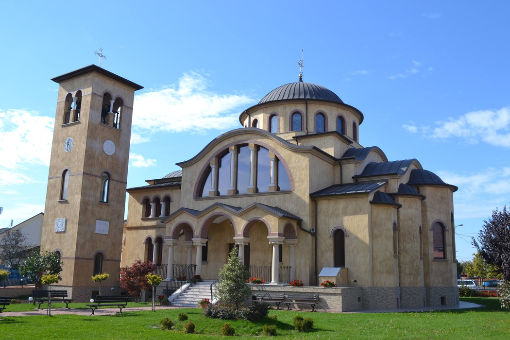 Biserica "Schimbarea la Față" Velența, copie a catedralei Sfânta Treime din Atena