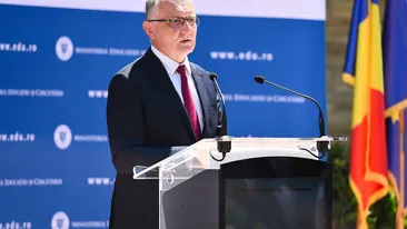 Sorin Cîmpeanu, ministrul Educației, intervine în scandalul elevelor fotografiate de professor în vestiar: ”Acum mă duc în instanță!”