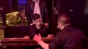 Florin Salam câștigă mai mulți bani la cântări de când fiul lui Danny i s-a alăturat în formație. Cum l-a recompensat „Regele” pentru talent