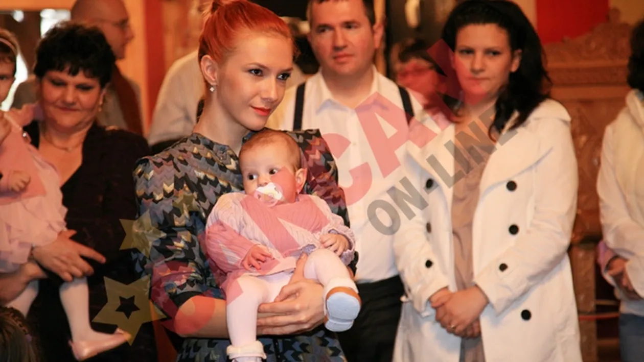 Adela Popescu a fost nasa de botez a nepotei sale, Natalia Elena