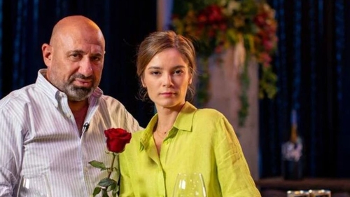 Cum s-a lipit la bani Doina Teodoru cu ajutorul iubitului Cătălin Scărlătescu. Cei doi sunt vedete pe YouTube, unde fac zeci de mii de vizionări