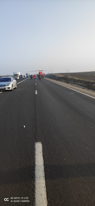 Accident grav pe DN5. Planul roșu de intervenție a fost activat. Un bărbat a murit pe loc, iar alte șapte persoane sunt rănite