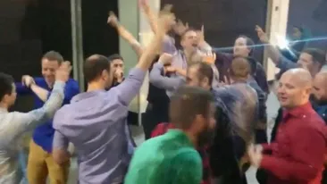 I-a vrajit pe englezi cu vocea lui! Un roman face ravagii in Liverpool