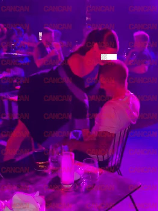 Verratti zâmbește în timp ce dansatoarea dansează în brațele lui