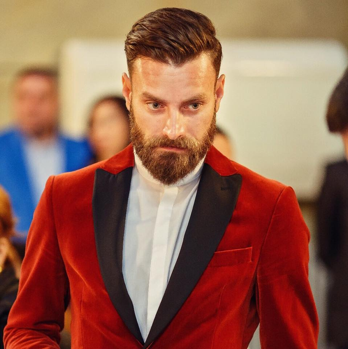 Iubitul Mihaelei este un bărbat atrăgător și elegant