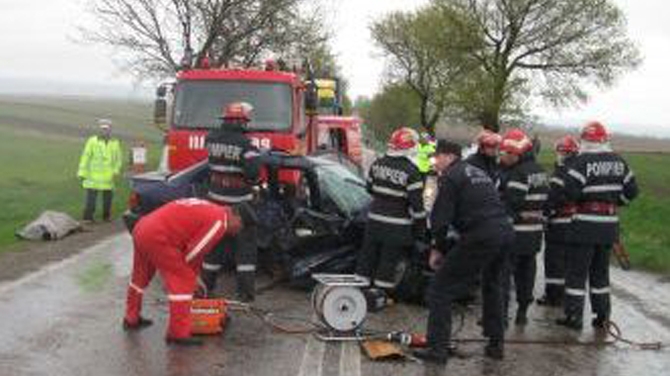 Grav accident rutier la Braiesti! Trei persoane se afla la spital si una si-a pierdut viata