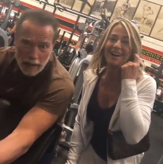 Nadia Comăneci a sărbătorit 43 de ani de la primul 10 al gimnasticii împreună cu Arnold Schwarzenegger. Celebra româncă i-a pipăit mușchii actorului