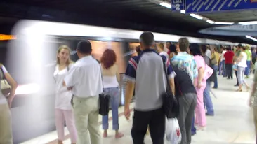 PANICA la metrou in Bucuresti! Sute de oameni sunt blocati intre Piata Romana si Universitate!