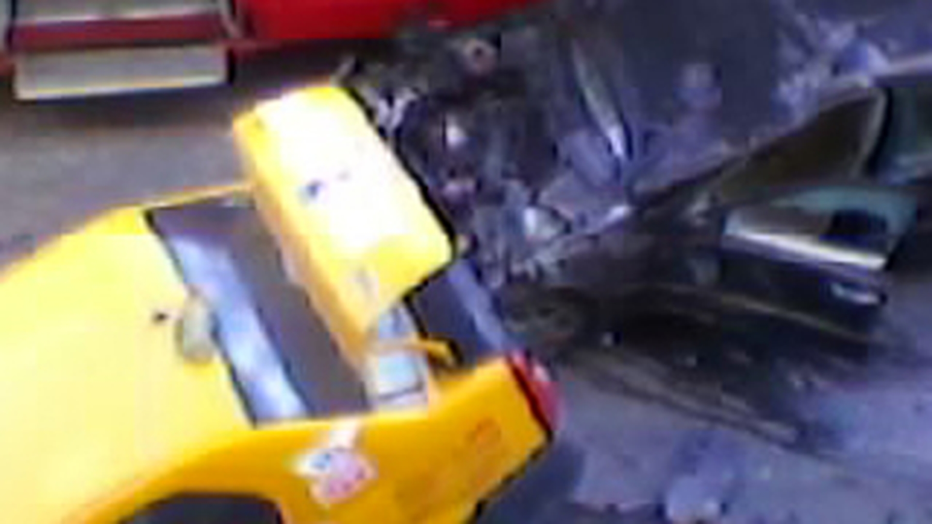 Vatmanul tramvaiului care a lovit mai multe masini a mai fost implicat intr-un accident in 2010