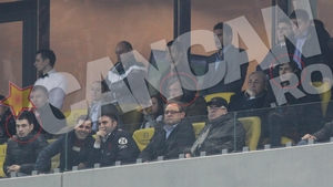 Loja magnificilor! Ilie Nastase si Piturca Jr. au urmarit cu sufletul la gura partida dintre Steaua si Chelsea