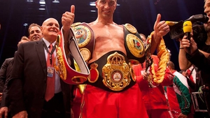 Uriaşul Wladimir Klitschko a sunat după ajutor la cel mai valors boxer român al momentului. Ucraineanul îşi vrea centurile înapoi!