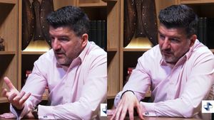 Cum definește matematicianul Daniel Onofrei iubirea. 1+1 este egal cu 2 sau cu 1?
