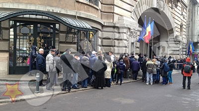 Oamenii sunt revoltaţi: "Sicriul lui Sergiu Nicolaescu este sigilat"!Uite cine a venit să-şi ia rămas bun de la regizor! LIVE TEXT