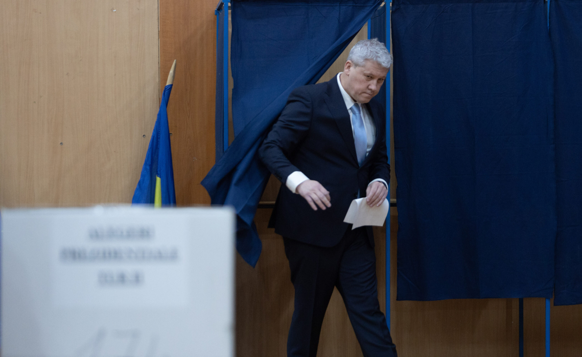 Catalin Predoiu, presedinte PNL si premier interimar, isi exercita dreptul la vot, in cel de-al doilea tur de scrutin al alegerilor prezidentiale, in Bucuresti, duminica, 18 mai 2025. ALEXANDRA PANDREA/GMN/MEDIAFAX FOTO
