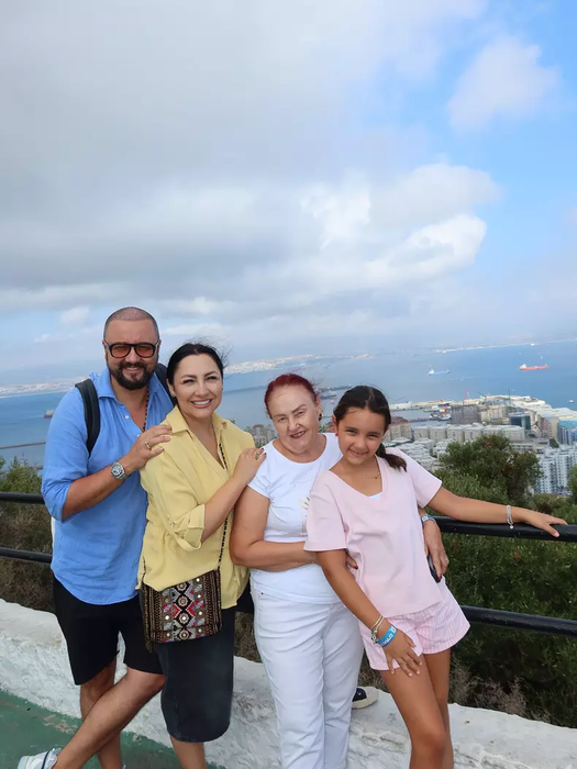 Clar este cel mai bogat cuplu din showbiz! Cât au plătit Andra și Cătălin Măruță pentru o vilă pe Costa del Sol
