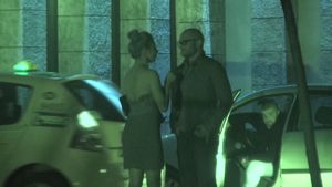 Degeaba l-au escortat si au incercat sa-l agate. Mihai Bendeac a abandonat fetele si a plecat singur acasa