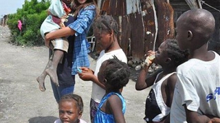 Madalina Ghenea se implica in campanii umanitare! A fost in Haiti sa ajute copiii orfani!
