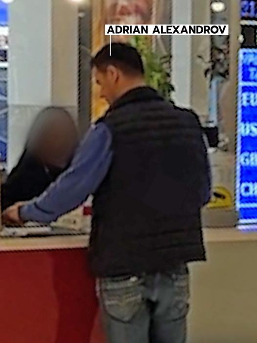 Ultima oprire a fost o farmacie / (Sursa: CANCAN.RO)