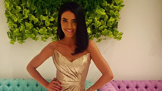 Adelina Pestritu s-a fotografiat in asternuturi! Detaliul pentru care fanii au taxat-o imediat