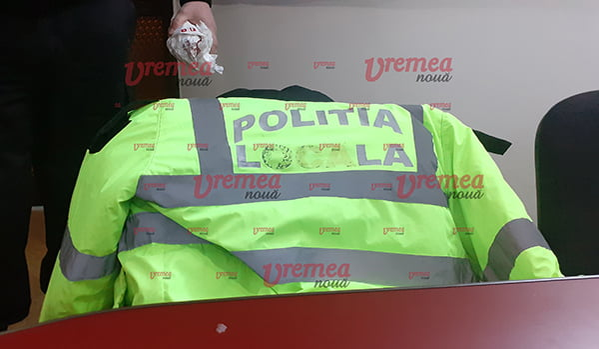 Un polițist din Bârlad și-a scos uniforma la vânzare pe OLX! Șeful lui a primit coletul