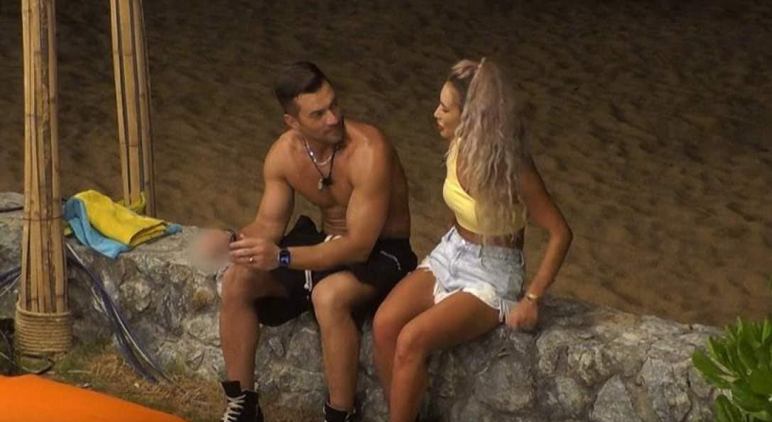 Apropierea dintre Maria Avram și Cătălin Brînză la „Insula iubirii” / Sursa foto: Social media