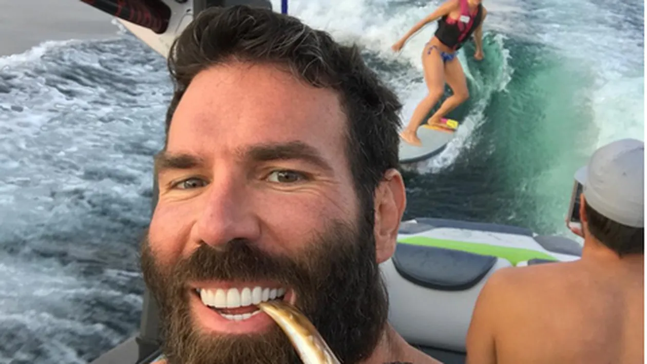 Cum arată iubita lui Dan Bilzerian! Susţine că pentru prima datăare o singură iubită:,,Este diferita de celelalte