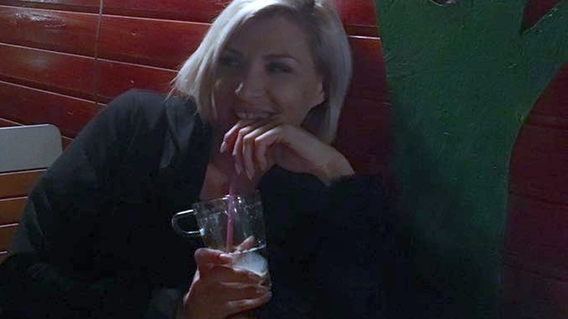 Sorana de la A.S.I.A  a fost cerută de soţie, la doi ani jumătate de la divorţ! Totul a fost făcut public chiar de ea