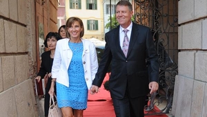 Carmen și Klaus Iohannis au participat la slujba de Înviere la Sibiu. Cum s-a îmbrăcat prima doamnă