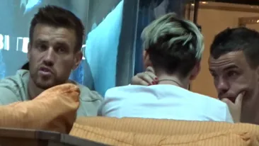 EXCLUSIV FLAGRANT cu un stelist & un dinamovist. ”Căpitanii” au făcut ”blat” la cafenea înaintea meciurilor decisive