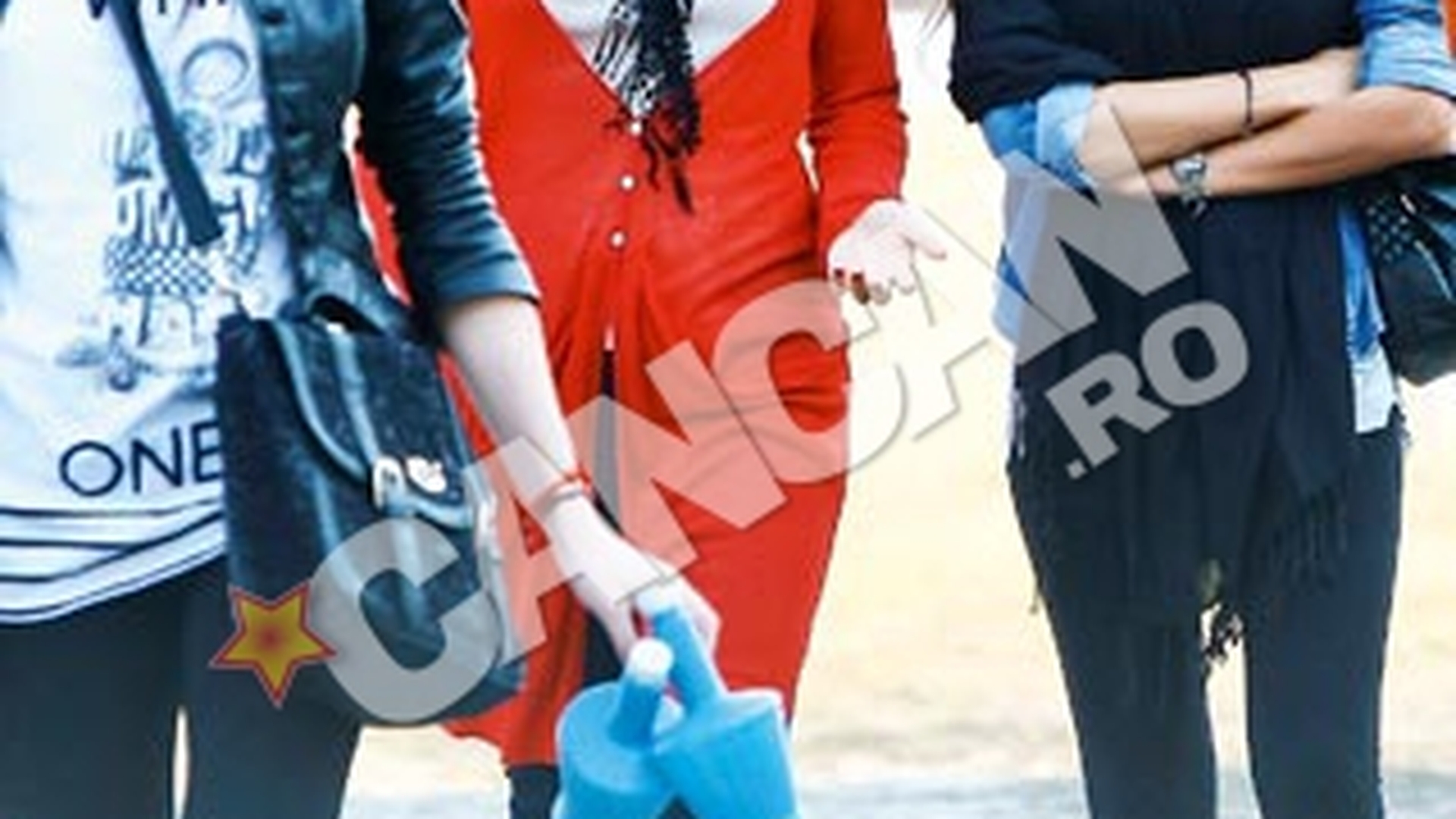 Iulia Vantur se simte bine in jurul celor sfinte! Asteapta Pastele in post, rugaciune si zambete!