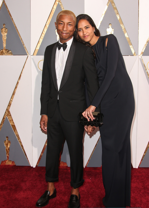 Celebrul cântăreţ american PHARELL WILLIAMS a devenit tătic de tripleţi!