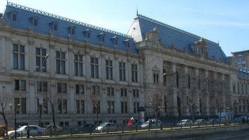 Un avocat bucurestean a intrat in greva foamei pentru ca Baroul ii interzice exercitarea profesiei!