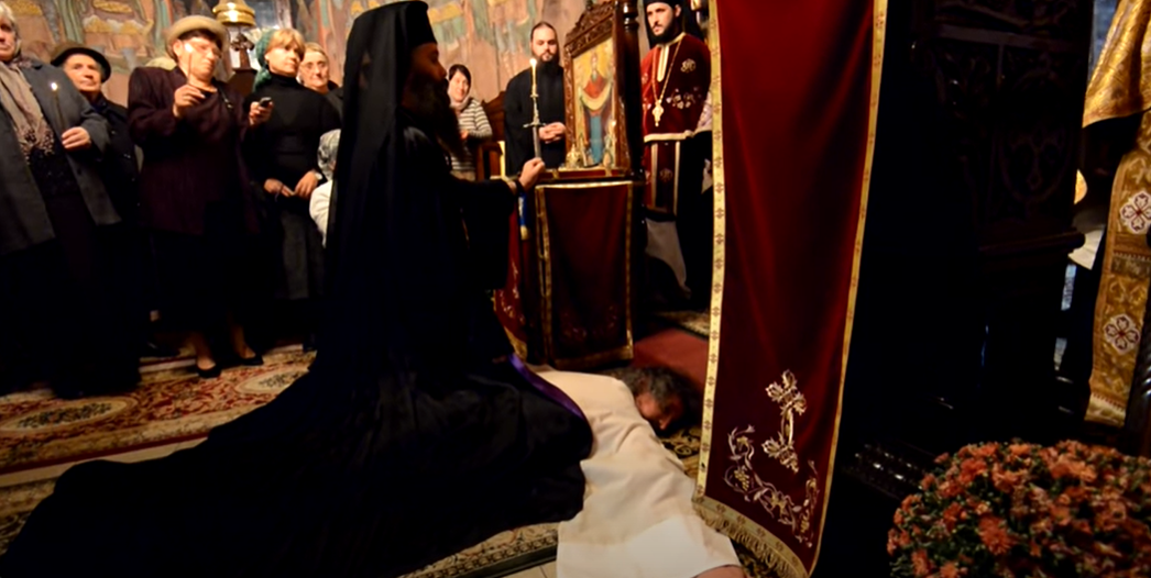 Cum devii călugăr. Care este ritualul ”tunderii în monahism”