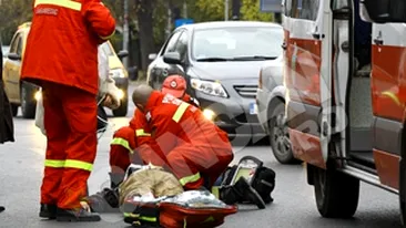 VIDEO EMOTIONANT Uite cum se lupta salvatorii SMURD pentru a salva un bucurestean care a facut infarct pe Calea Floreasca!