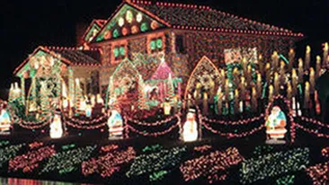 Vezi cum si-a impodobit casa un american! Peste 1 milion de beculete!