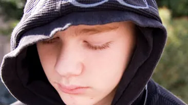 Un baiat de 11 ani, lasat sa moara pe holul scolii in care invata