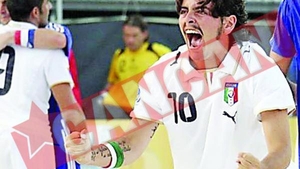 Maradona joaca pentru Italia