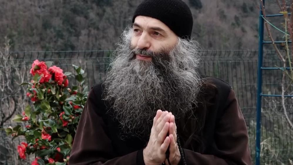 I-a murit mama chiar de Paște! Părintele Pimen de la Muntele Athos, mărturisiri emoționante despre cea care i-a dat viață: „Atâta a șoptit”