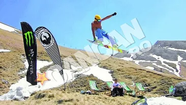 Distractie doi in unu la Sinaia! Plaja in costum de baie si ture cu placa pe zapada