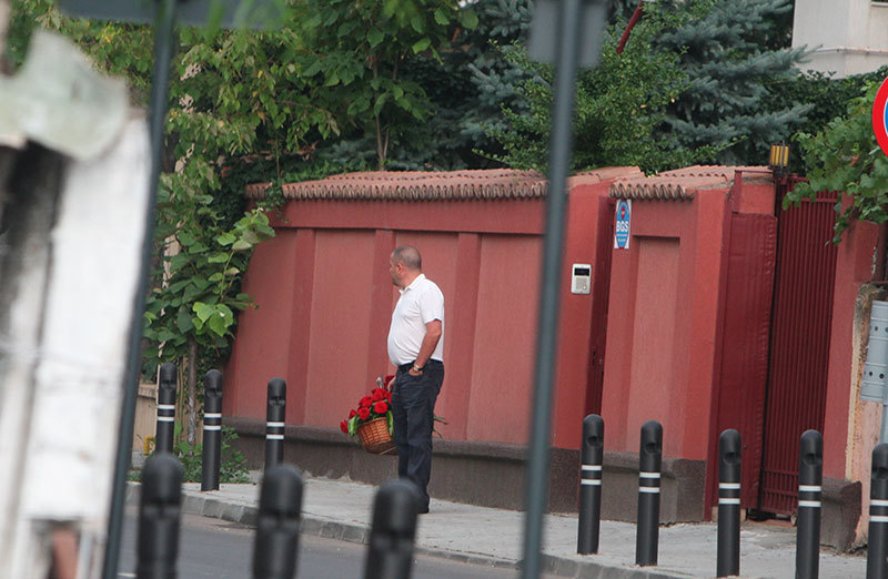 În 2011, George Ivănescu o aştepta pe Adina Bojin cu un coş cu flori la poartă
